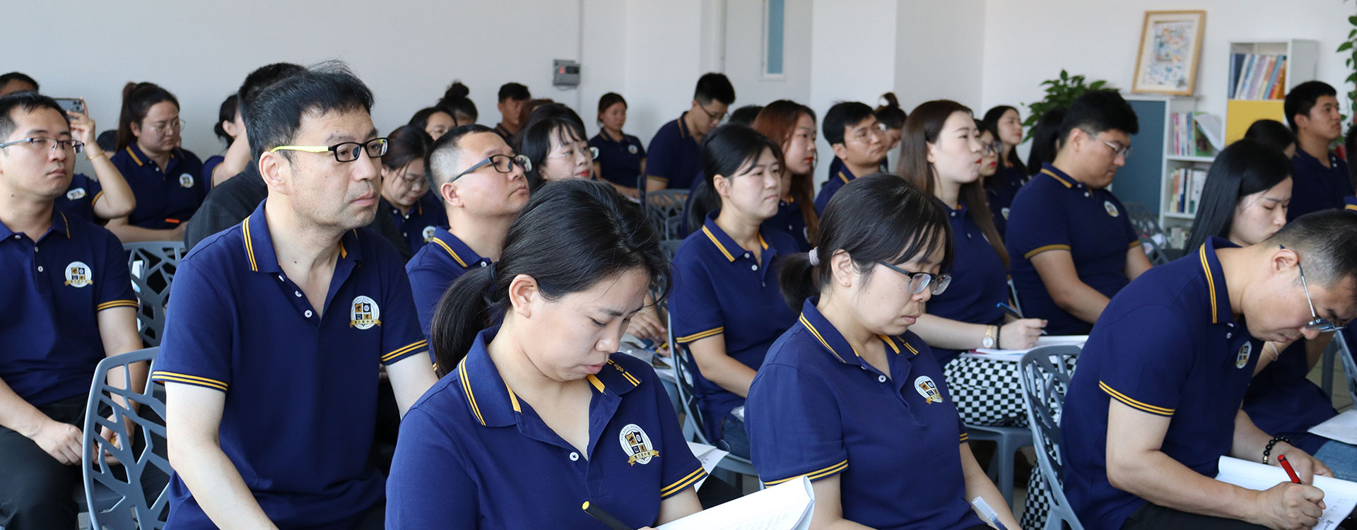 男人的鸡鸡插入女人的逼逼